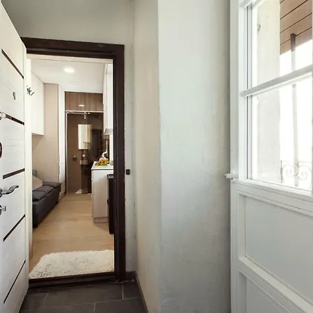 Eu's Smallest In Historic Old Town For Adventure Seekers With Free Parking Apartment *